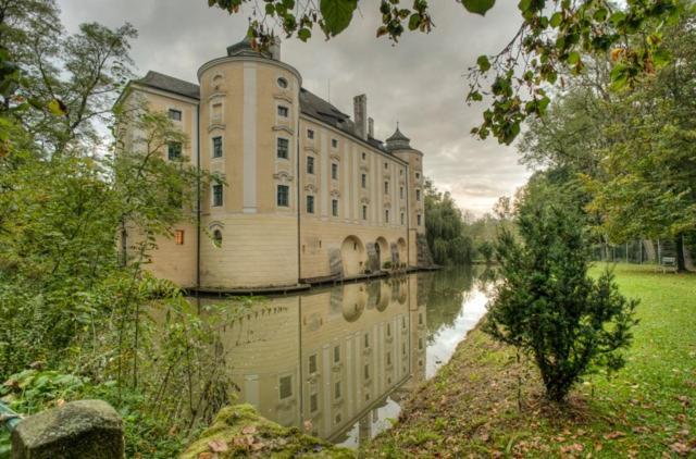 Gastehaus Schloss Bernau Hotel Fischlham Exterior foto