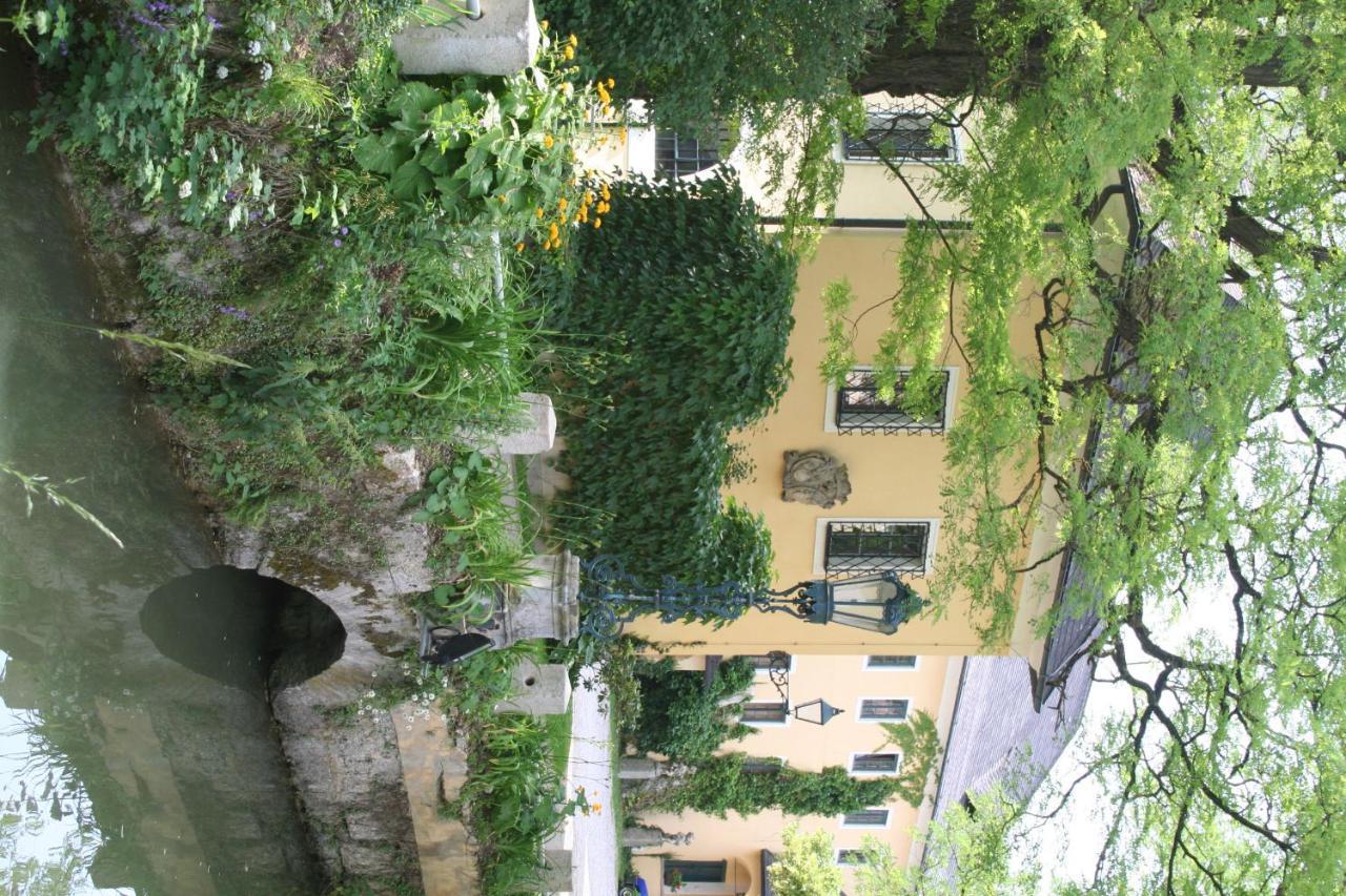 Gastehaus Schloss Bernau Hotel Fischlham Exterior foto