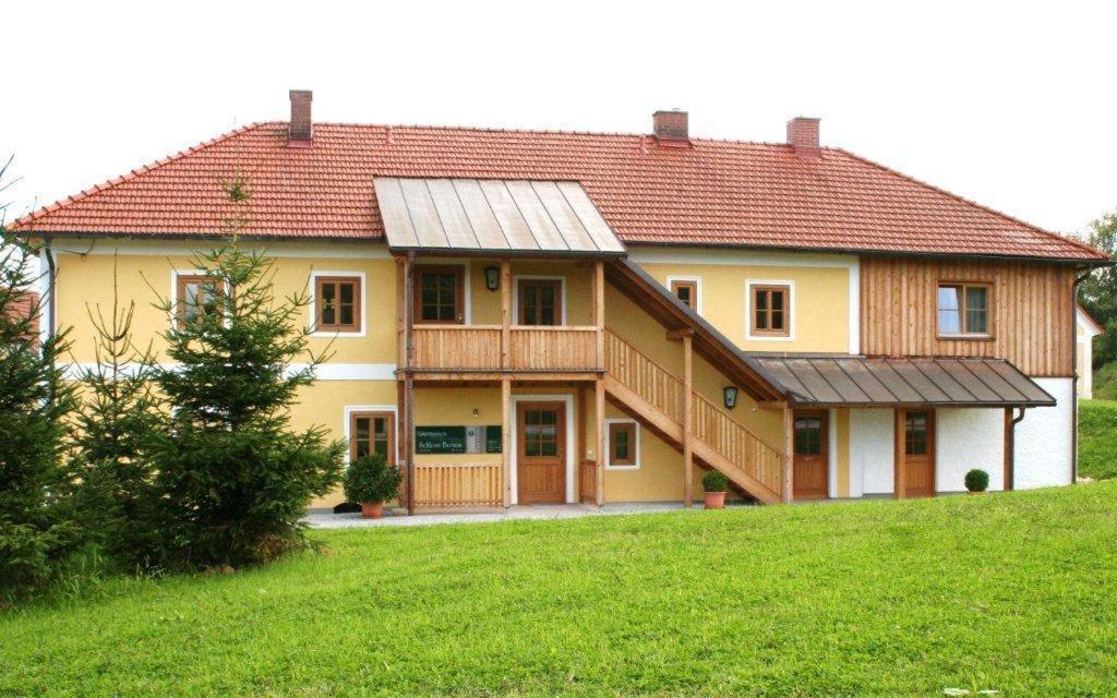 Gastehaus Schloss Bernau Hotel Fischlham Exterior foto
