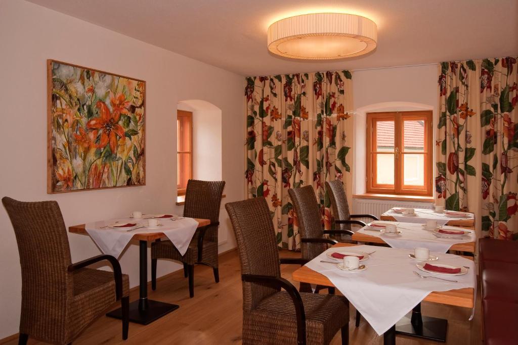 Gastehaus Schloss Bernau Hotel Fischlham Exterior foto