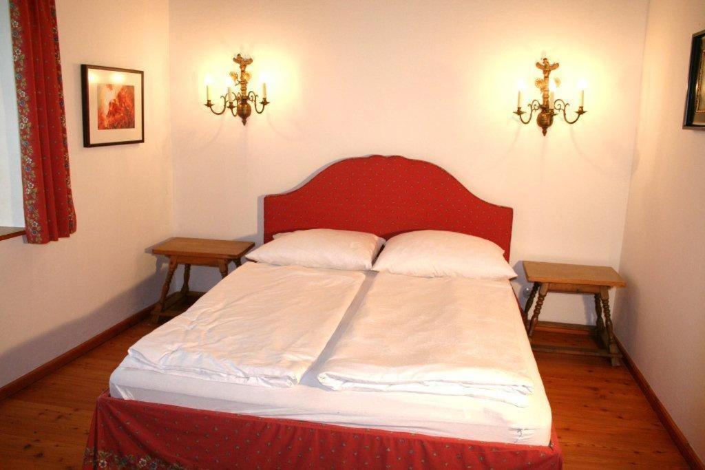 Gastehaus Schloss Bernau Hotel Fischlham Quarto foto