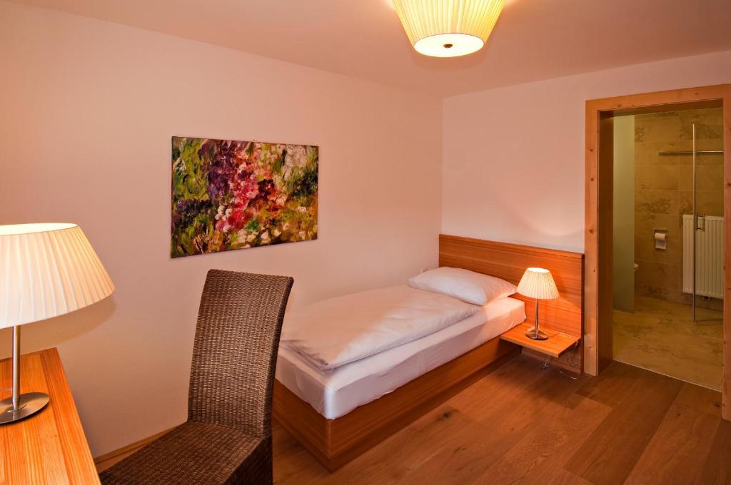 Gastehaus Schloss Bernau Hotel Fischlham Quarto foto