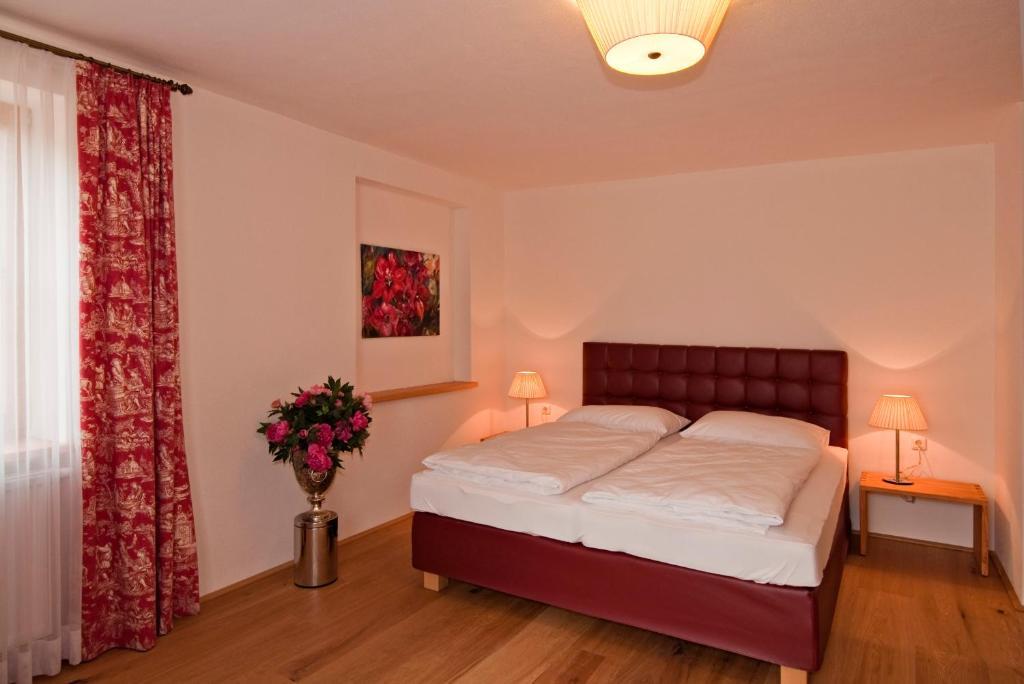 Gastehaus Schloss Bernau Hotel Fischlham Quarto foto